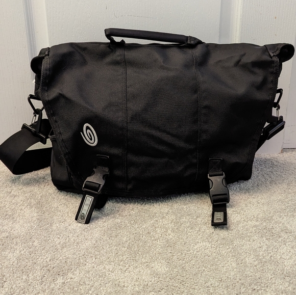 Timbuk2 Bags Timbuk2 Messenger Bag Black Medium Poshmark